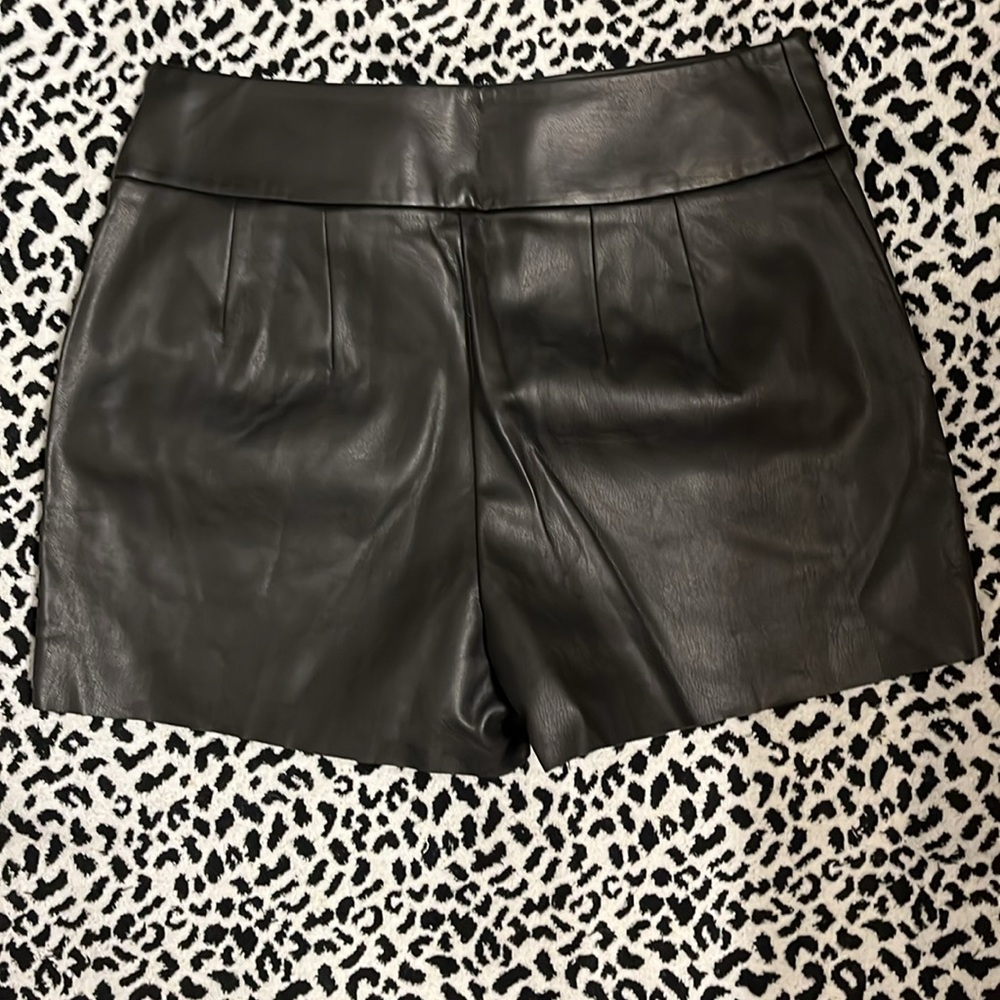 EXPRESS HIGH RISE (MINUS THE) LEATHER SHORT - Picture 2 of 6